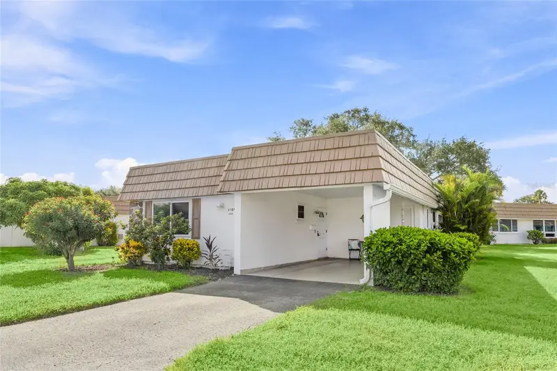 2740 Riverbluff Pkwy #V107, FL