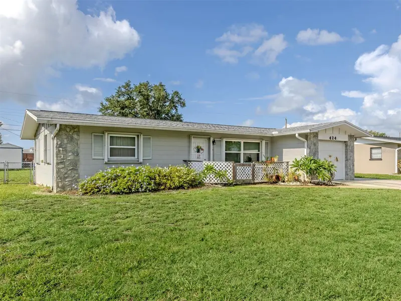 424 Center Rd, FL