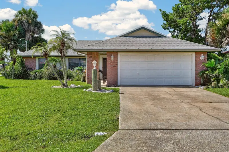 109 Coral Reef Ct N, FL