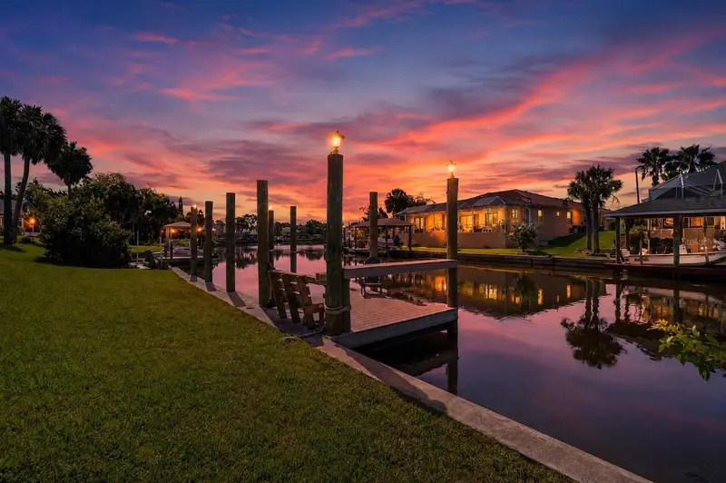 109 Coral Reef Ct N, FL