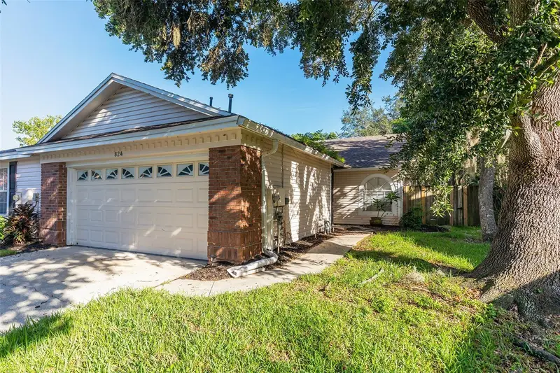 824 Hillary Ct, FL