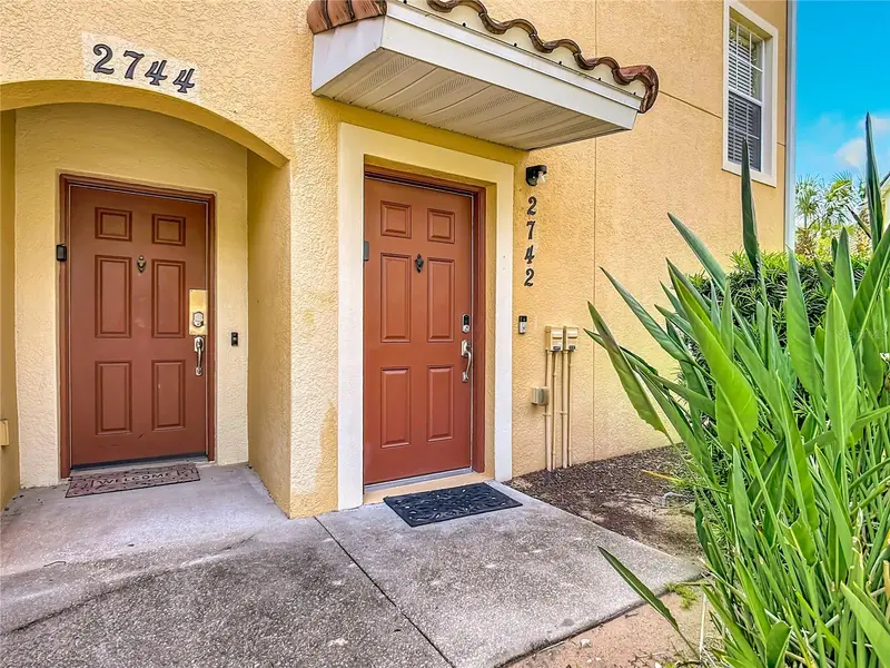 2742 Oakwater Dr #104, FL