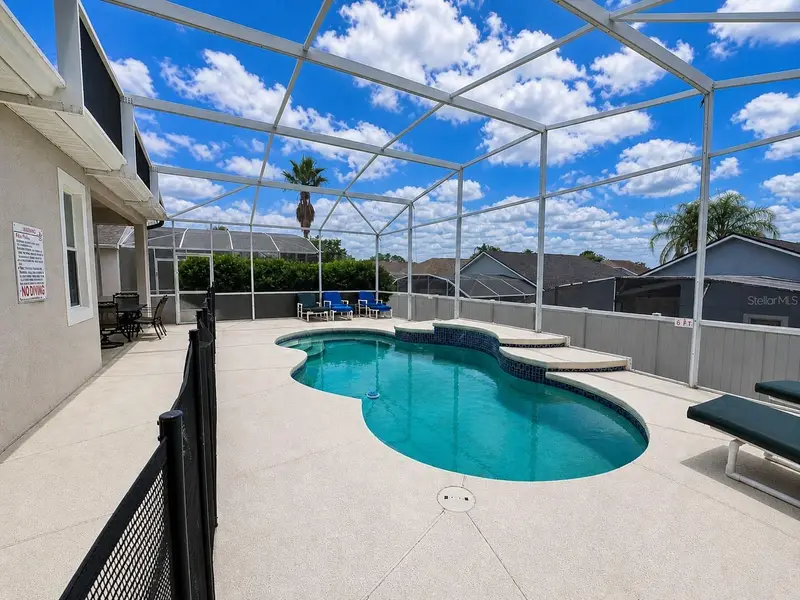 205 Gleneagles Dr, FL