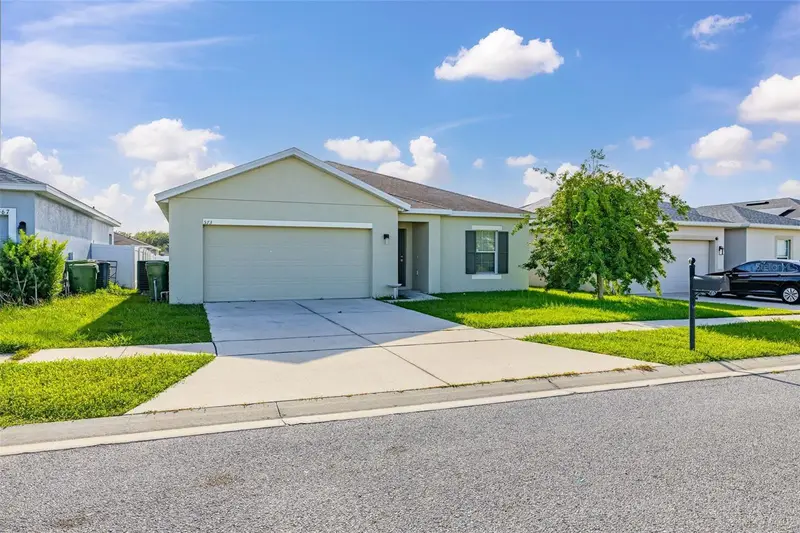 573 Lucerne Blvd, FL