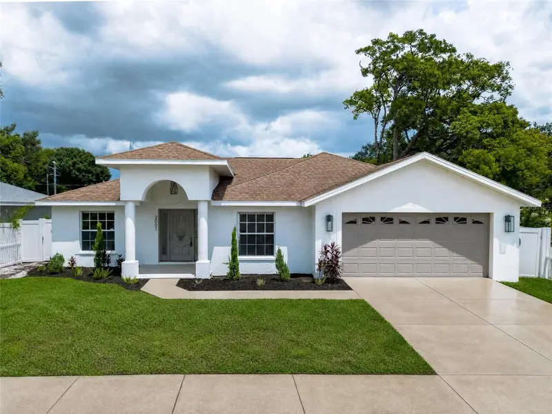 2001 N Lincoln Ave, FL