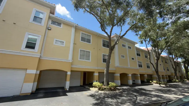 1807 Shadow View Cir #1807, FL