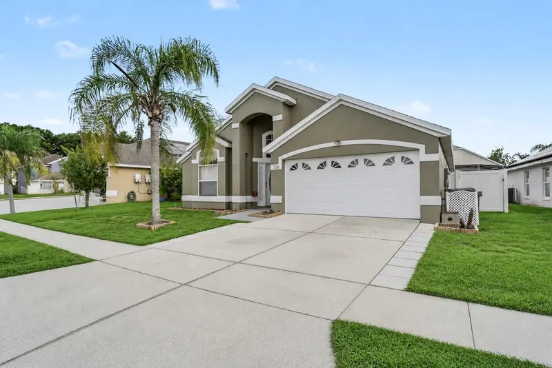 726 Rochester Loop, FL