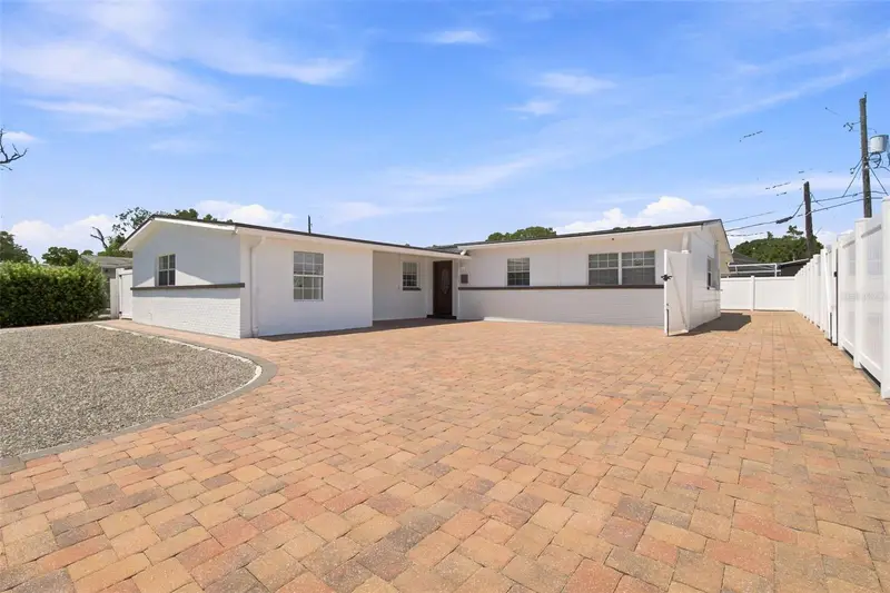 6033 Ambassador Dr, FL