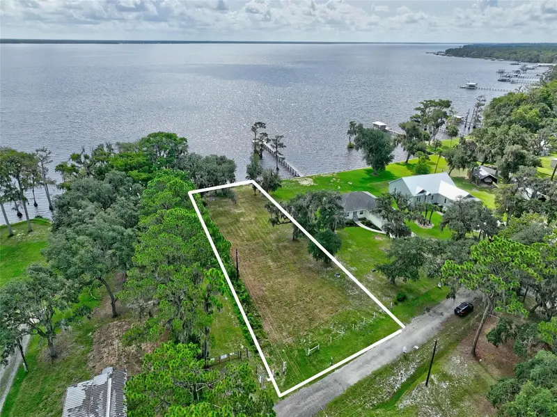 100 Sandra Ln, FL