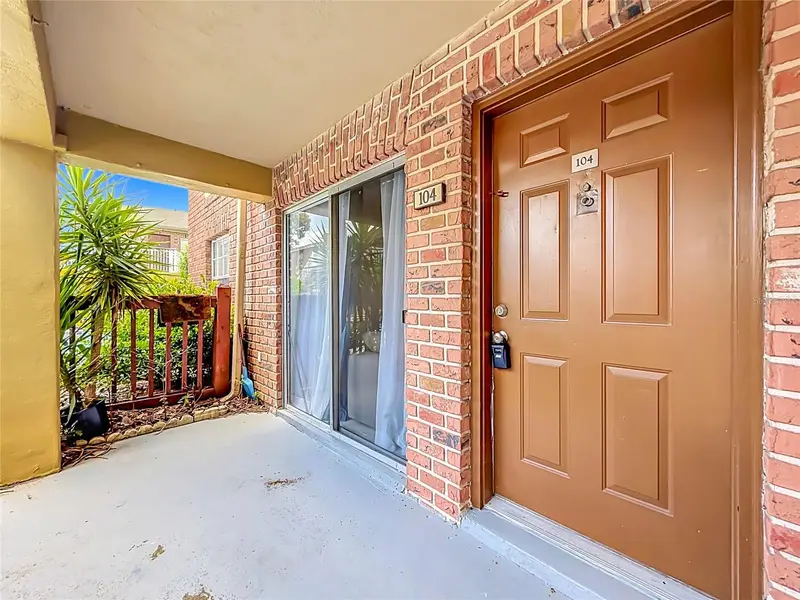 476 Banyon Tree Cir #104, FL