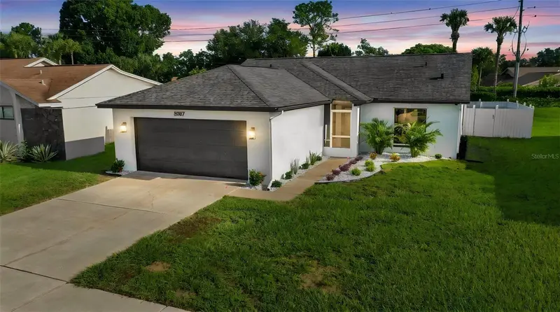 5207 Desmond Ln, FL