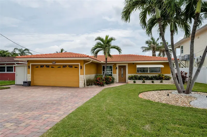 541 Crystal Dr, FL