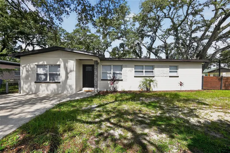 10420 N 22nd St, FL