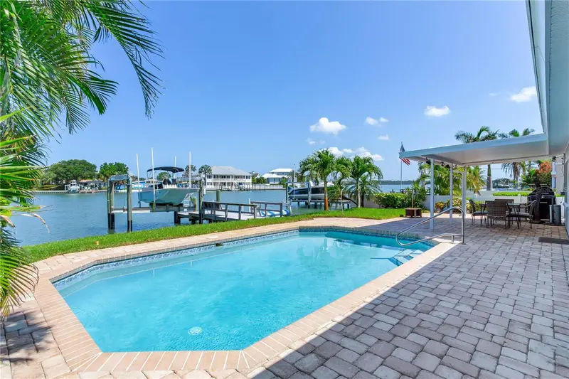 16458 Redington Dr, FL