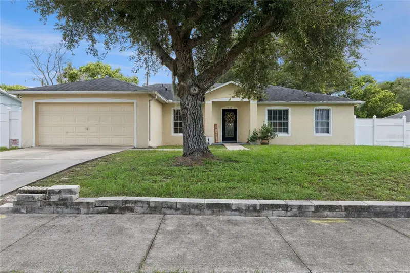 939 Cloverleaf Blvd, FL