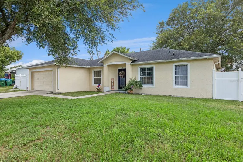 939 Cloverleaf Blvd, FL