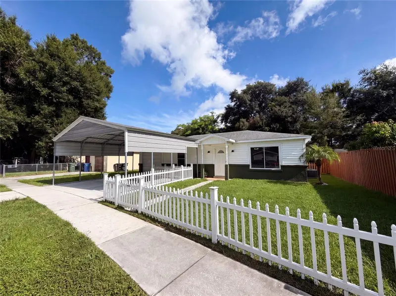 7233 Thomas Jefferson Cir W, FL