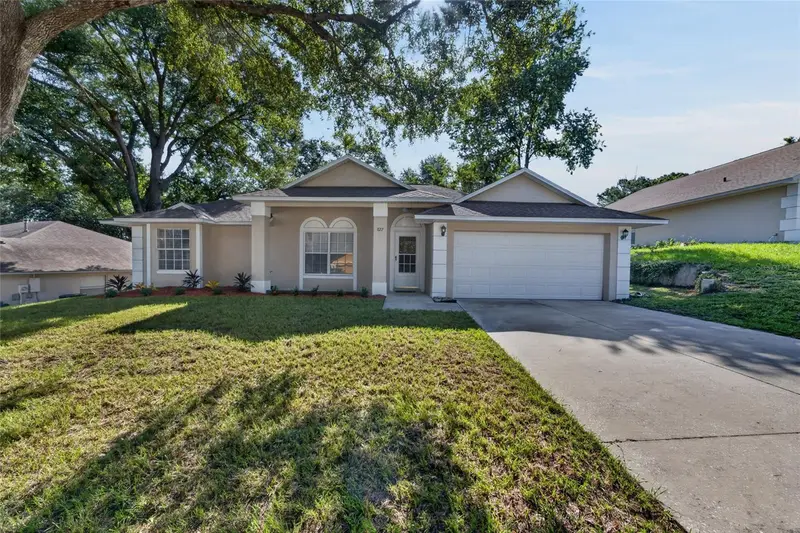 827 Forestwood Dr, FL