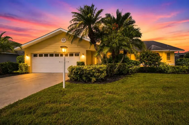 5833 Carriage Dr, FL