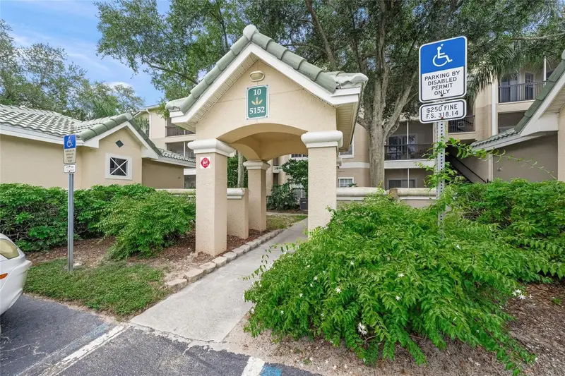 5152 Northridge Rd #304, FL