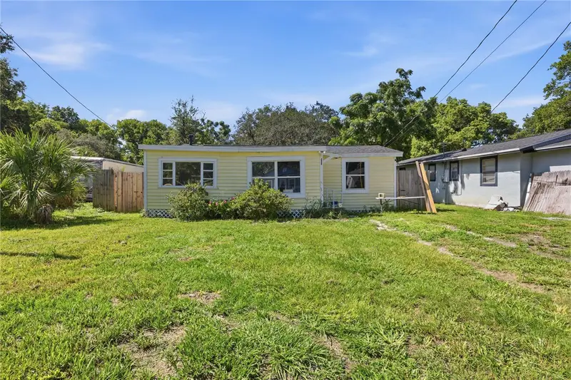250 W 7th St, FL