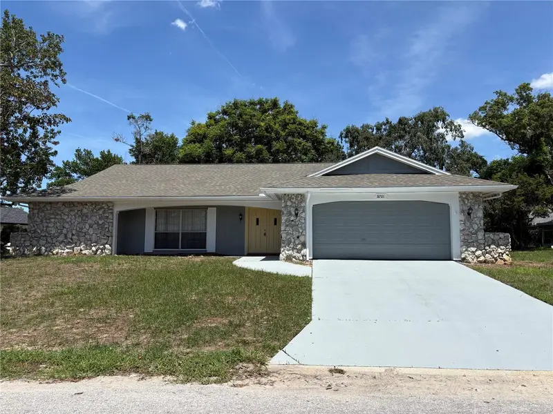 8701 Lincolnshire Dr, FL