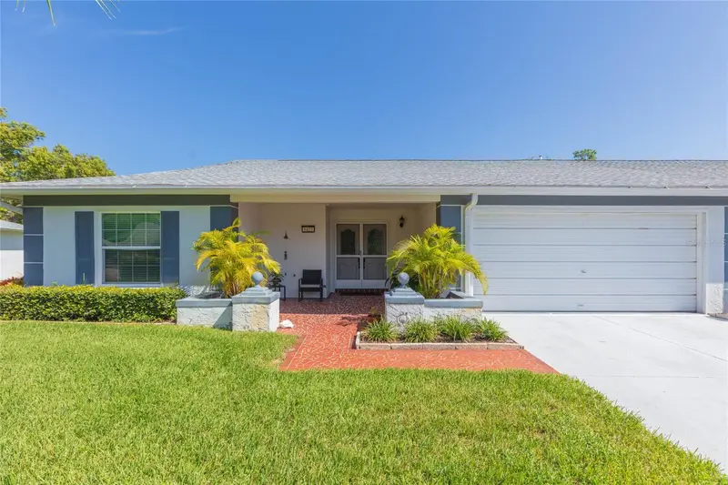8423 Pebble Dr, FL