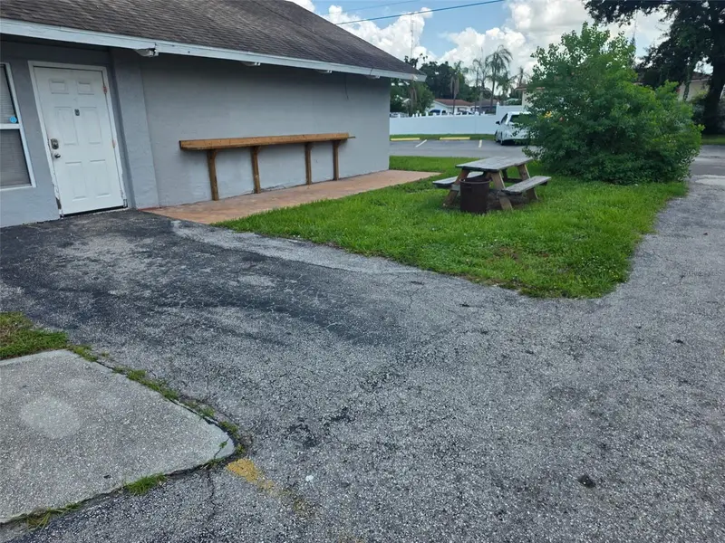 2001 9th St W, FL