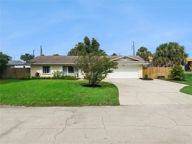106 S Lakewood Cir, FL