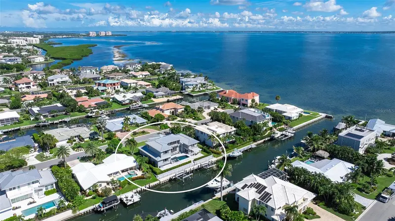 560 Chipping Ln, FL