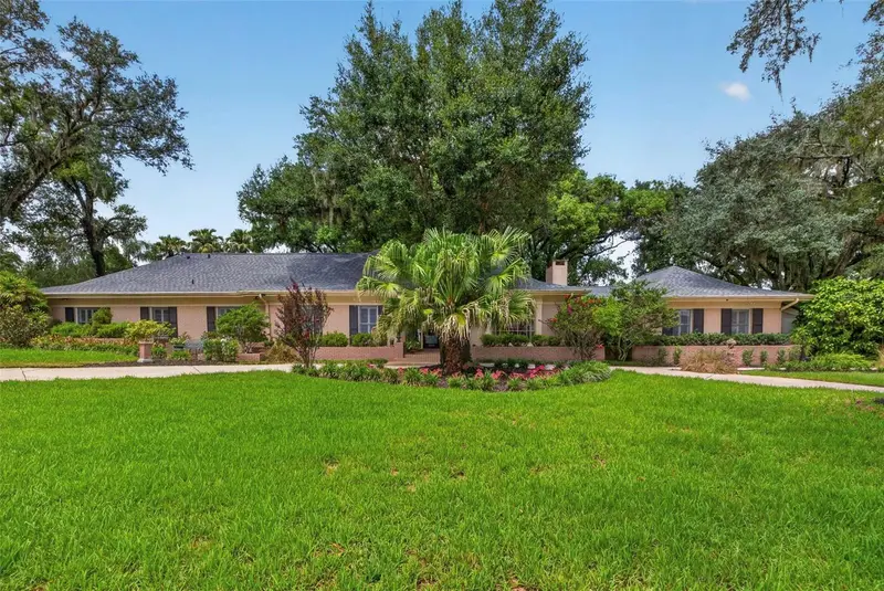 602 S Riverhills Dr, FL