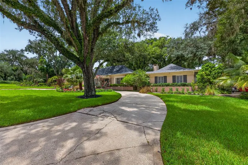 602 S Riverhills Dr, FL