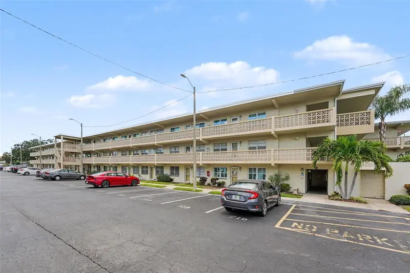 951 79th Ave N #Apt 322, FL