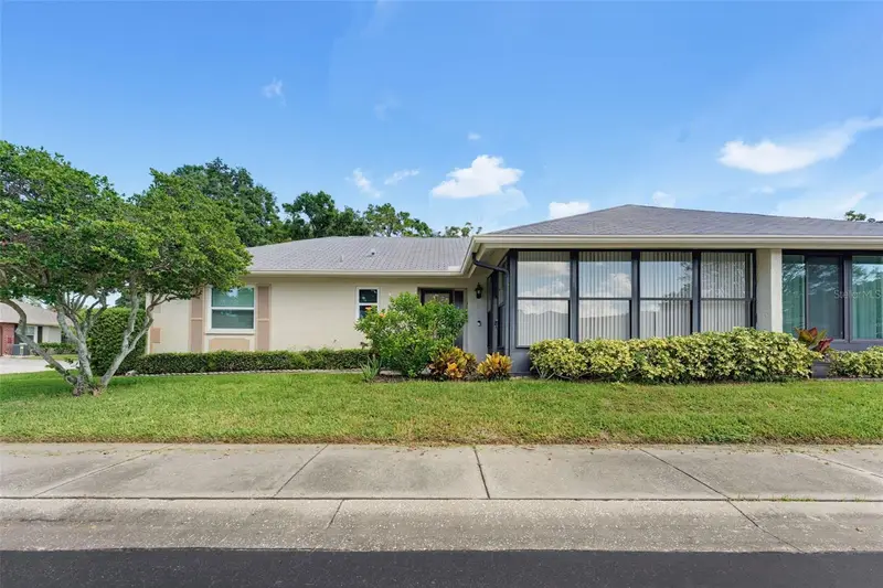 1372 Carlisle Ct, FL