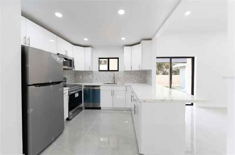 848 E Flag Ln, FL