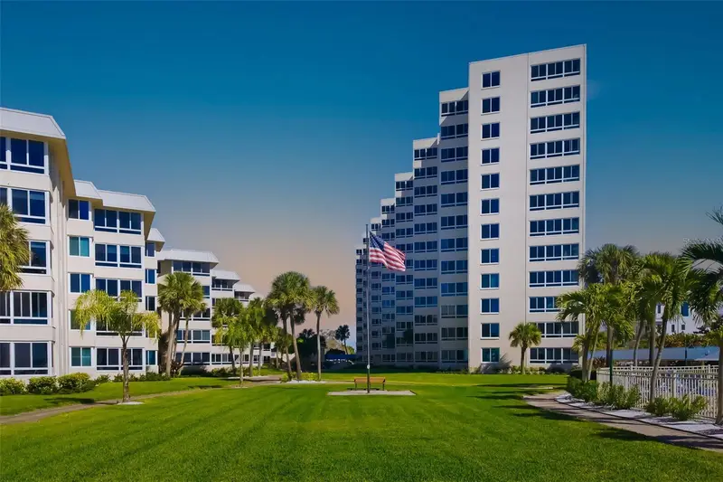 Siesta Key pending