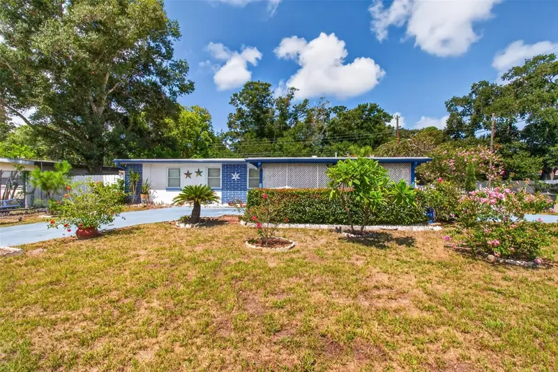 568 Manor Dr, FL