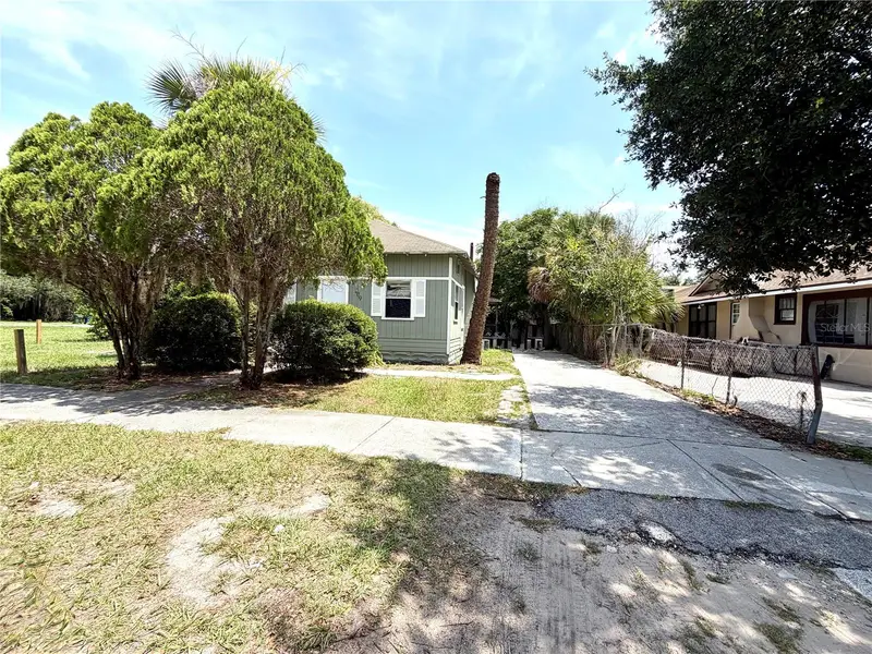 209 Avenue C Ne, FL