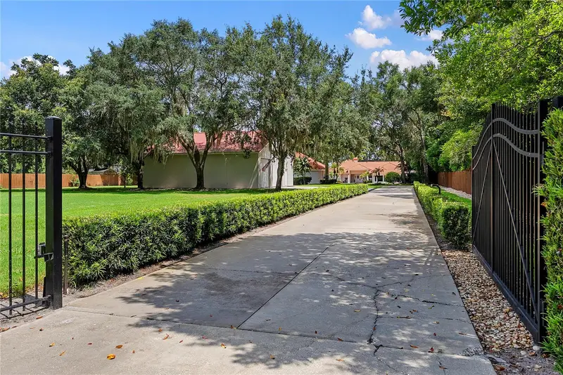 2622 Lake Howell Ln, FL