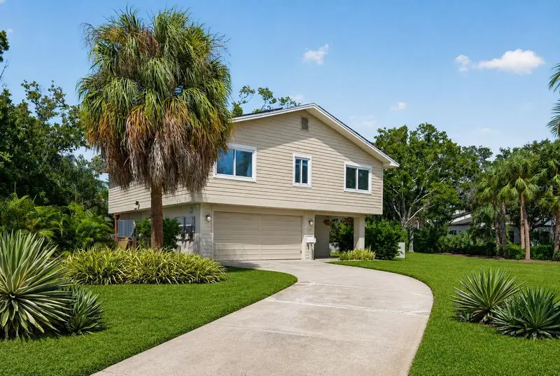 1300 Pleasant Way S, FL