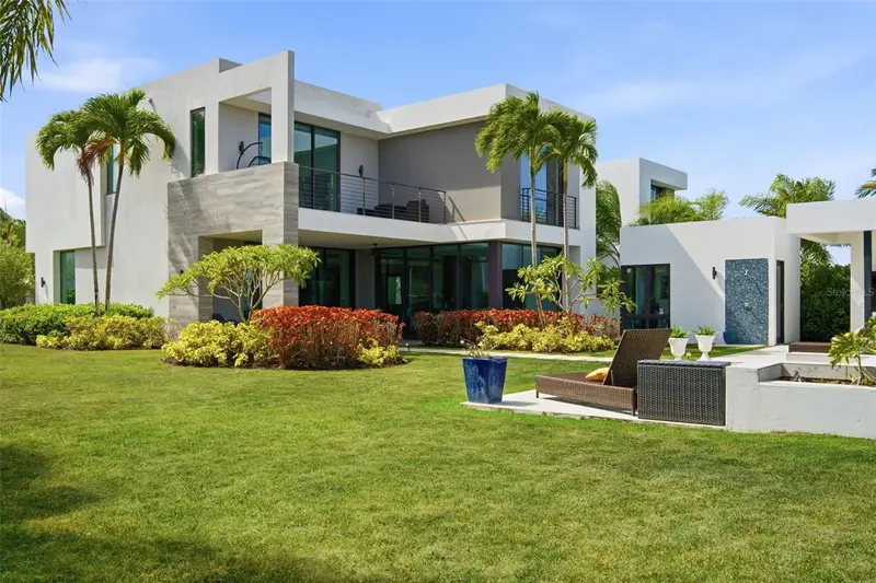 17 The Enclave, PR