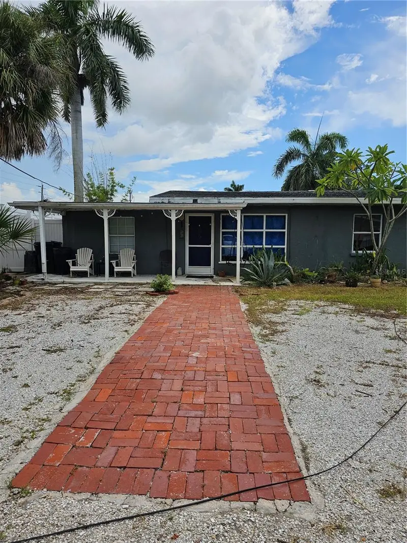 105 Colonia Ln W, FL
