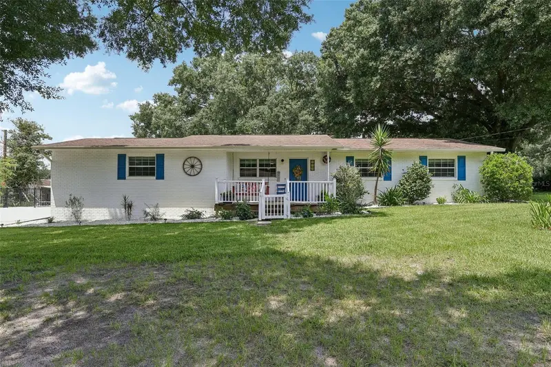8904 Clayton Ln, FL