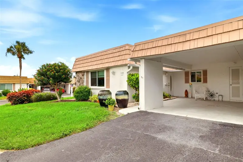 2407 Riverbluff Pkwy #V-226, FL