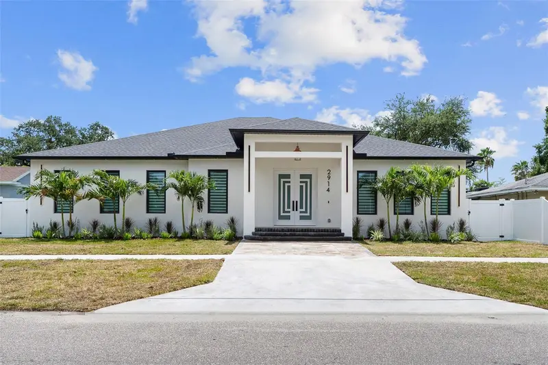 2914 W Walnut St, FL