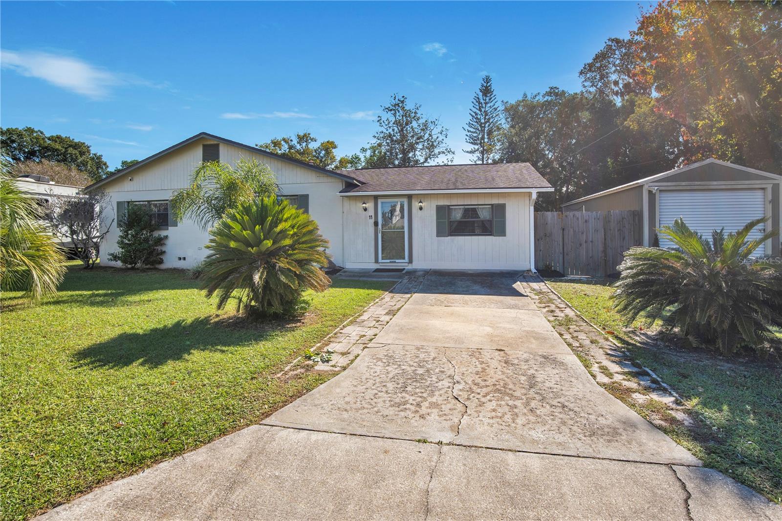11 Aster Dr, FL