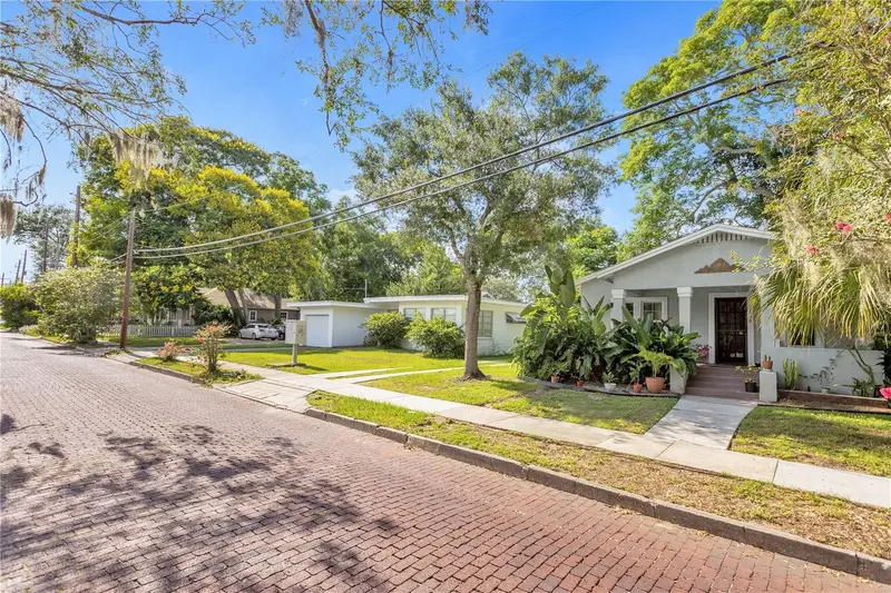 1509 Woodward St, FL