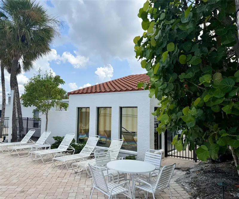 1585 Tarpon Center Dr #21, FL