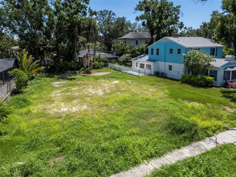 641 Geneva Pl, FL