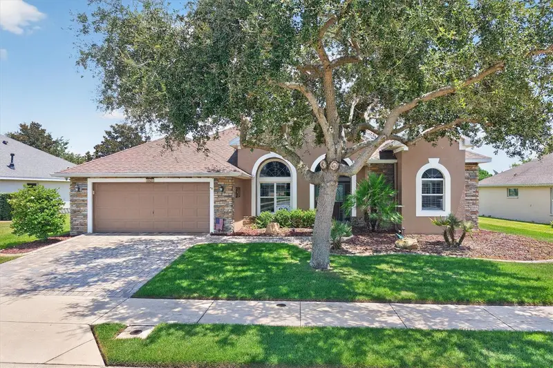 Lakes of Mount Dora listing